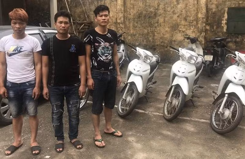 Các đối tượng và tang vật vụ án