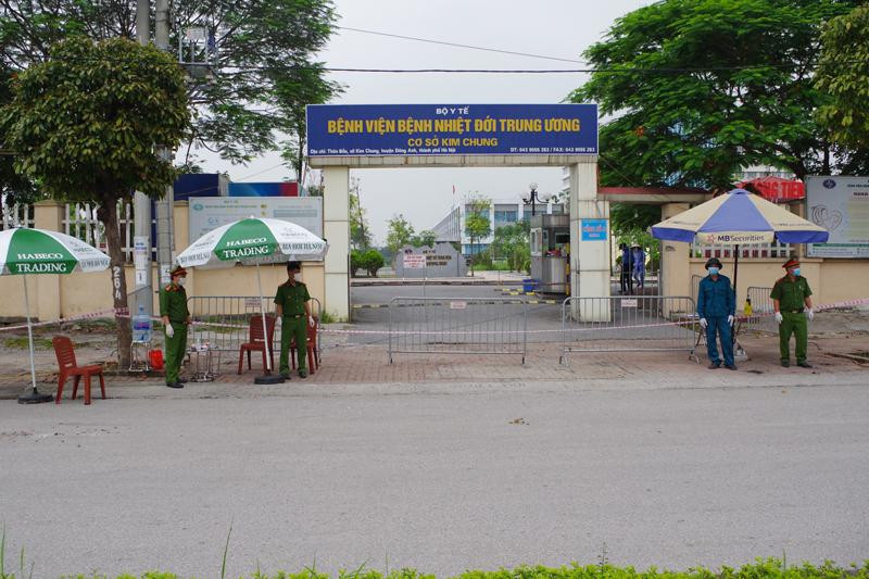 CBCS - CAH Đông Anh làm nhiệm vụ trực chốt cách ly Covid-19 dưới trời nắng nóng tại điểm cách ly Bệnh viện nhiệt đới Trung ương, cơ sở Kim Chung, Đông Anh CBCS - CAH Đông Anh làm nhiệm vụ trực chốt cách ly Covid-19 dưới trời nắng nóng tại điểm cách ly Bệnh viện nhiệt đới Trung ương, cơ sở Kim Chung, Đông Anh