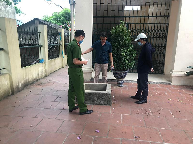 Lực lượng Cảnh sát PCCC và CNCH - CAQ Tây Hồ kiểm tra bể ngầm, sẵn sàng phục vụ công tác bầu cử trên địa bàn