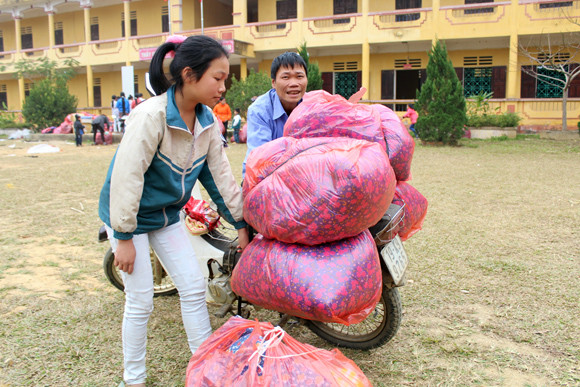 Những người “xua” đi giá lạnh cho học sinh nghèo Trung Sơn ảnh 11
