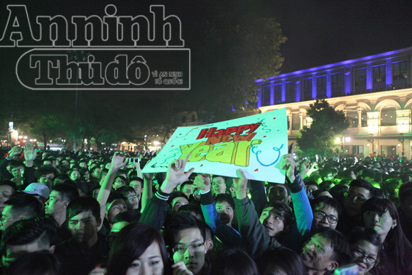 Phút giao thời vỡ òa trong bữa tiệc ánh sáng, âm thanh ảnh 5