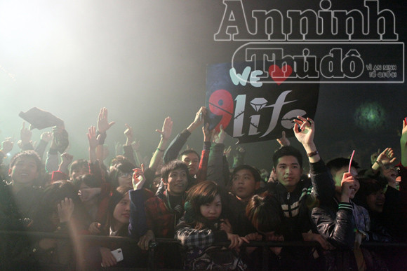 Phút giao thời vỡ òa trong bữa tiệc ánh sáng, âm thanh ảnh 9