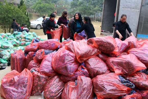 Những người “xua” đi giá lạnh cho học sinh nghèo Trung Sơn ảnh 4