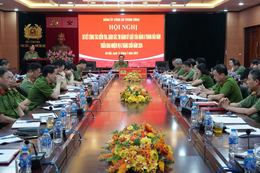 Trung tướng Nguyễn Hải Trung, Ủy viên Ban thường vụ Thành ủy, Bí thư Đảng ủy, Giám đốc CATP Hà Nội dự và chủ trì tại điểm cầu CATP Hà Nội Trung tướng Nguyễn Hải Trung, Ủy viên Ban thường vụ Thành ủy, Bí thư Đảng ủy, Giám đốc CATP Hà Nội dự và chủ trì tại điểm cầu CATP Hà Nội