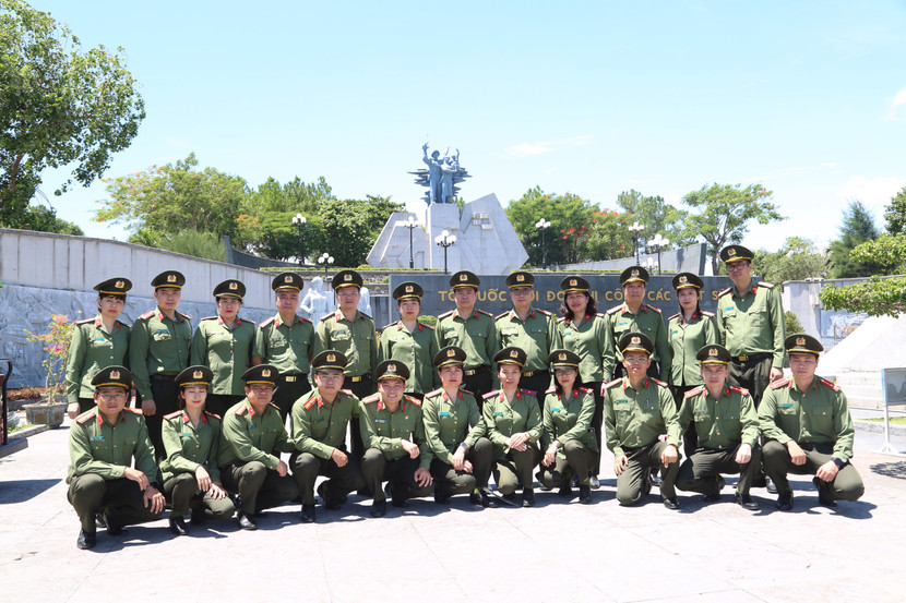 Cụm thi đua số 4 - Công an thành phố Hà Nội tổ chức về nguồn tại tỉnh Quảng Bình và tỉnh Quảng Trị