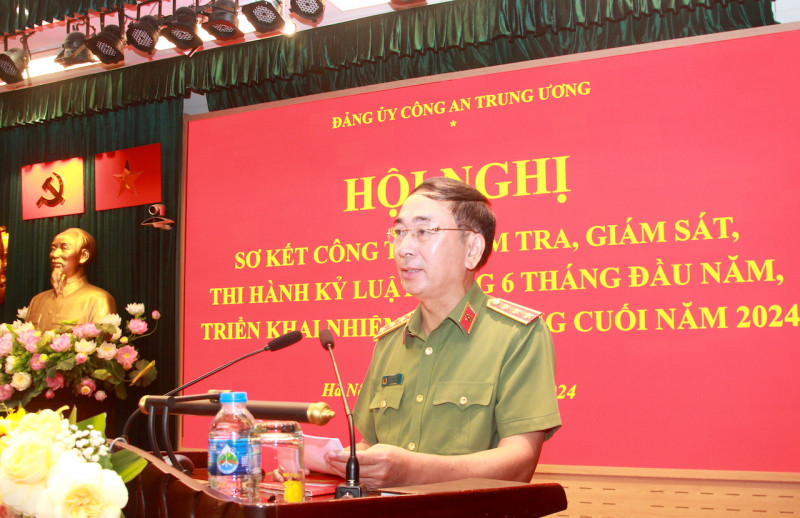 Thượng tướng Trần Quốc Tỏ, Uỷ viên Trung ương Đảng, Phó Bí thư Đảng uỷ Công an Trung ương, Chủ nhiệm Uỷ ban Kiểm tra (UBKT) Đảng uỷ Công an Trung ương, Thứ trưởng Bộ Công an phát biểu tại Hội nghị Thượng tướng Trần Quốc Tỏ, Uỷ viên Trung ương Đảng, Phó Bí thư Đảng uỷ Công an Trung ương, Chủ nhiệm Uỷ ban Kiểm tra (UBKT) Đảng uỷ Công an Trung ương, Thứ trưởng Bộ Công an phát biểu tại Hội nghị