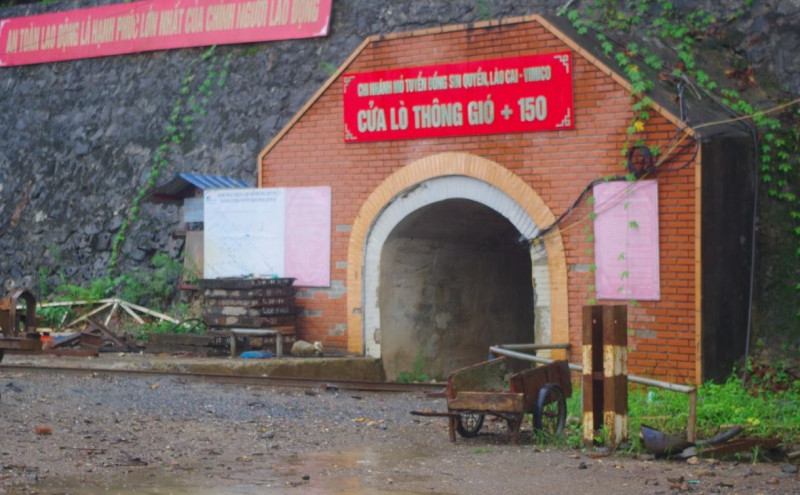 Cửa hầm lò khu vực xảy ra vụ tai nạn