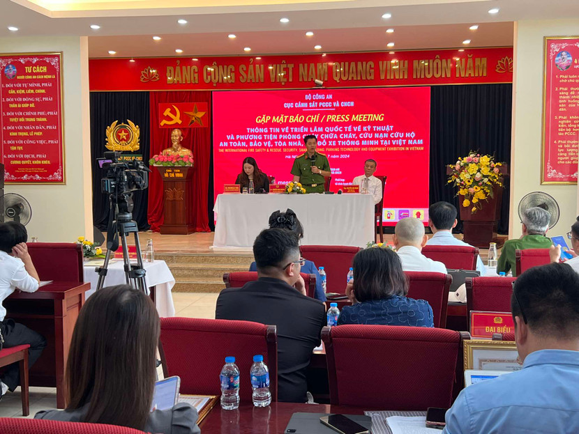 Đại tá Nguyễn Minh Khương, Phó Cục trưởng Cục Cảnh sát PCCC và CNCH cho biết, triển lãm là hoạt động thiết thực, có ý nghĩa đối với việc ứng dụng công nghệ, phương tiện, thiết bị và vật liệu mới trong công tác PCCC và CNCH