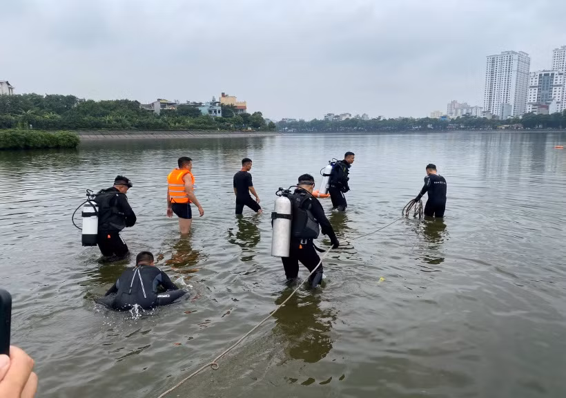 CBCS tham gia triển khai các đội hình lặn CNCH thực tế tại hồ Linh Đàm