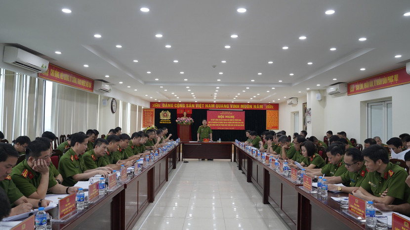 Đại tá Dương Đức Hải, Phó Giám đốc CATP yêu cầu chấn chỉnh, khắc phục và nâng cao chất lượng, hiệu quả công tác PCCC và CNCH, đảm bảo hoàn thành các chỉ tiêu đã được CATP giao