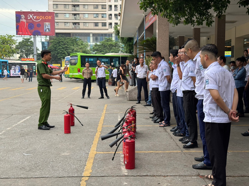 Cảnh sát PCCC và CNCH- CAQ Nam Từ Liêm tuyên truyền, trang bị kỹ năng phòng ngừa hỏa hoạn