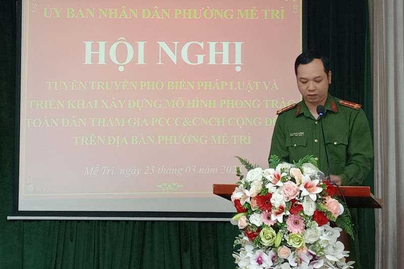 Cán bộ Cảnh sát PCCC và CNCH - CAQ Nam Từ Liêm tuyên truyền phổ biến pháp luật và xây dựng mô hình phong trào toàn dân tham gia phòng cháy, chữa cháy và cứu nạn, cứu hộ cho cộng đồng trên địa bàn năm 2023