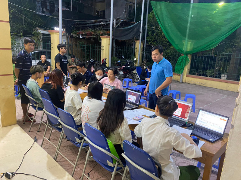 CAP Xuân La hỗ trợ người dân xác thực định danh điện tử CAP Xuân La hỗ trợ người dân xác thực định danh điện tử