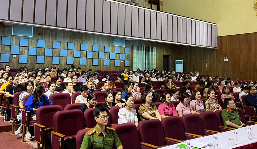 Tuyên truyền nâng cao kỹ năng xử lý phòng cháy, thoát nạn cho 500 cán bộ quản lý các cơ sở giáo dục