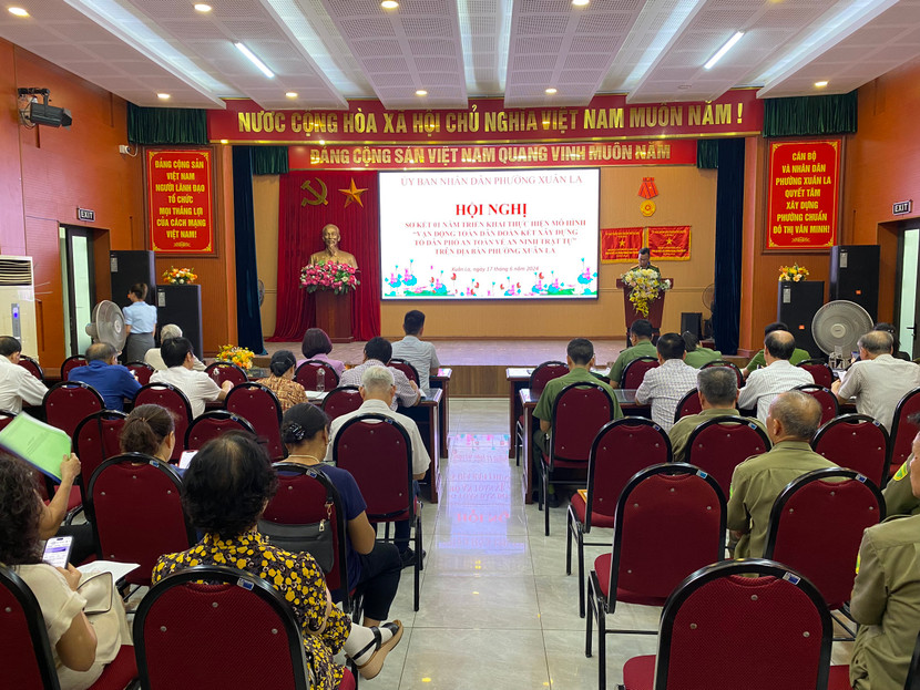 Thượng tá Uông Viết Thành, Phó trưởng CAQ Tây Hồ phát biểu tại Hội nghị Thượng tá Uông Viết Thành, Phó trưởng CAQ Tây Hồ phát biểu tại Hội nghị