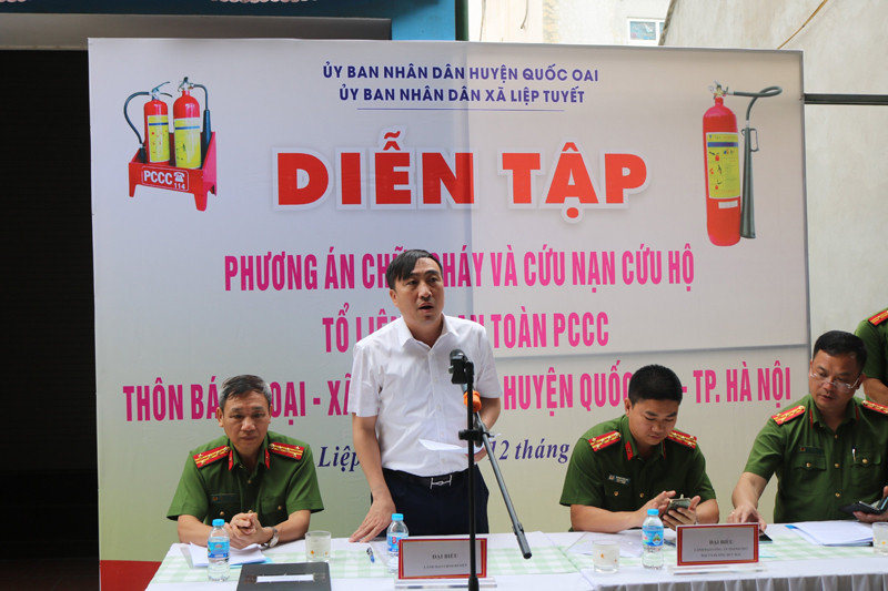 Ông Phạm Quang Tuấn, Phó Chủ tịch Thường trực UBND huyện Quốc Oai phát biểu tại buổi diễn tập phương án PCCC và CNCH ở xã Liệp Tuyết Ông Phạm Quang Tuấn, Phó Chủ tịch Thường trực UBND huyện Quốc Oai phát biểu tại buổi diễn tập phương án PCCC và CNCH ở xã Liệp Tuyết