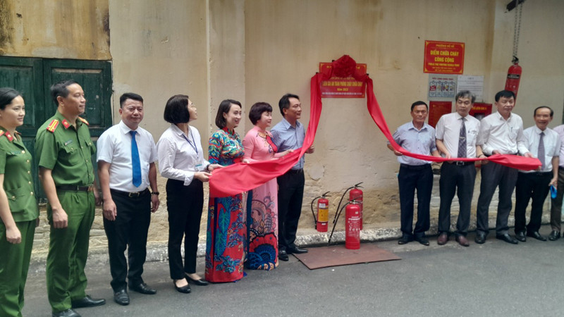 Mô hình "Ngõ xanh, sạch, đẹp, Ngõ hoa, liên gia an toàn PCCC tại khu dân cư số 22 là một trong những nhiệm vụ thực hiện tiêu chí xây dựng CAP điển hình, kiểu mẫu về an ninh, trật tự và văn minh đô thị tại phường Bồ Đề Mô hình "Ngõ xanh, sạch, đẹp, Ngõ hoa, liên gia an toàn PCCC tại khu dân cư số 22 là một trong những nhiệm vụ thực hiện tiêu chí xây dựng CAP điển hình, kiểu mẫu về an ninh, trật tự và văn minh đô thị tại phường Bồ Đề