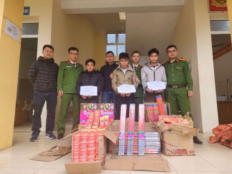 Công an huyện Phong Thổ bắt các đối tượng và thu giữ nhiều tang vật có liên quan