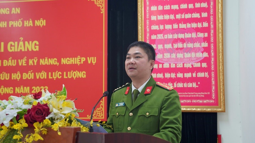 Đại tá Dương Đức Hải, Phó Giám đốc Công an thành phố Hà Nội phát biểu chỉ đạo tại hội nghị Đại tá Dương Đức Hải, Phó Giám đốc Công an thành phố Hà Nội phát biểu chỉ đạo tại hội nghị