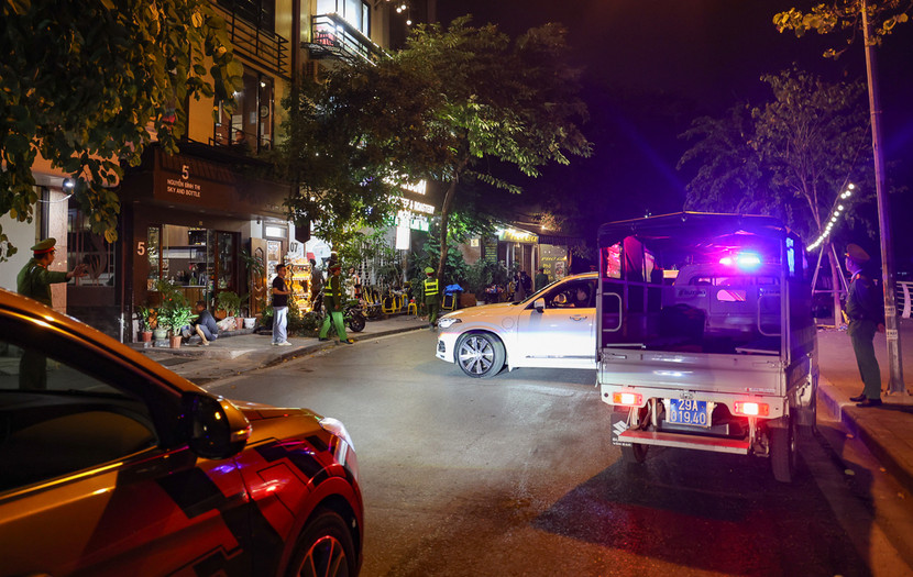 Công an các phương thường xuyên tuần tra, xử lý vi phạm về TTĐT trên địa bàn ven hồ Tây