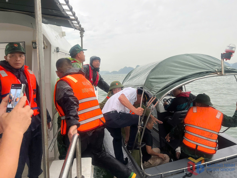 Lực lượng chức năng tìm kiếm cứu nạn (Ảnh báo Quảng Ninh)