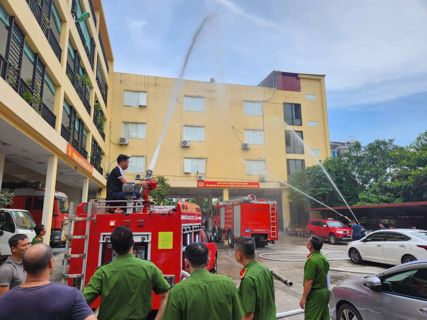 Xe chuyên dụng SANDEUR S100 được thiết kế nhỏ gọn phù hợp với các tuyến ngõ nhỏ, hẹp của Hà Nội.