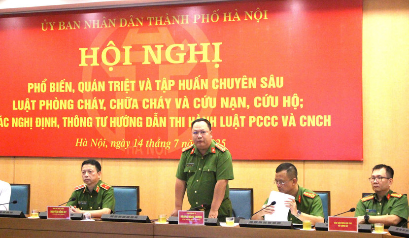 Đại tá Hoàng Ngọc Huynh - Phó Cục Trưởng Cục Cảnh sát PCCC và CNCH - Bộ Công an phát biểu tại hội nghị