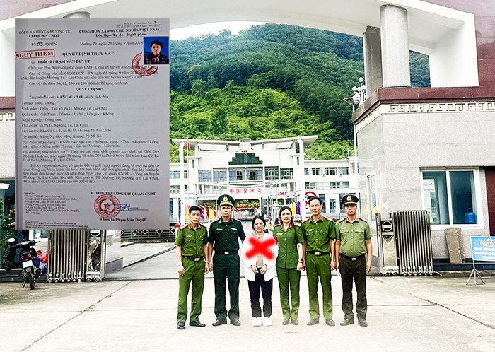 Cơ quan chức năng bắt giữ bàn giao đối tượng truy nã cho cơ quan Công an để xử lý Cơ quan chức năng bắt giữ bàn giao đối tượng truy nã cho cơ quan Công an để xử lý