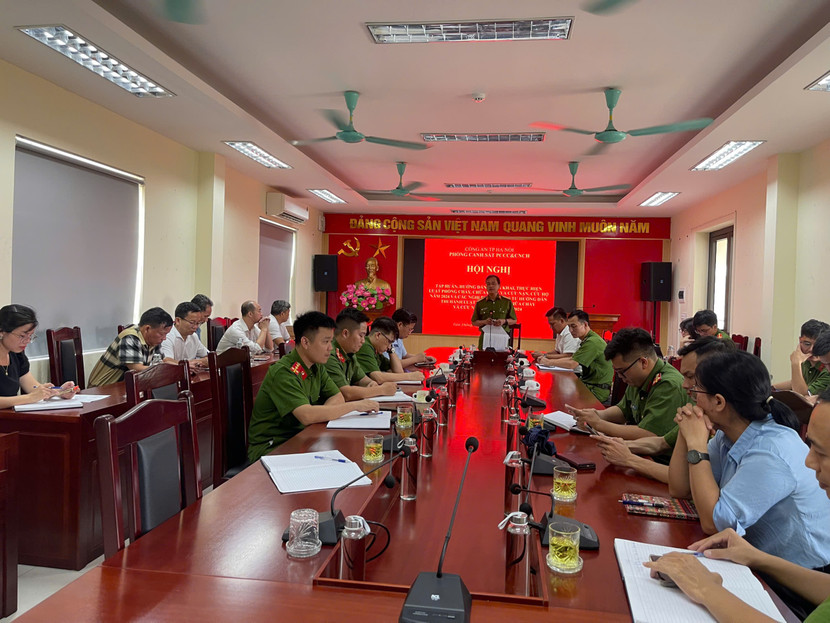 Chỉ huy Đội chữa cháy và cứu nạn, cứu hộ khu vực số 21 phát biểu tại hội nghị tập huấn cho lãnh đạo UBND, các phòng ban chuyên môn, Công an xã Tiến Thắng Chỉ huy Đội chữa cháy và cứu nạn, cứu hộ khu vực số 21 phát biểu tại hội nghị tập huấn cho lãnh đạo UBND, các phòng ban chuyên môn, Công an xã Tiến Thắng