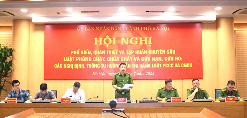 Thiếu tướng Nguyễn Hồng Ky, Phó Giám đốc CATP Hà Nội phát biểu tại hội nghị