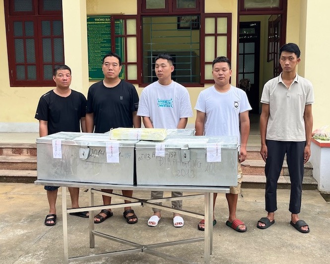 Các đối tượng và tang vật