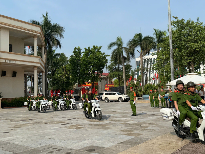 Công an xã Thanh Trì ra quân đảm bảo ANTT hướng tới sự kiện Đại hội đại biểu Đảng bộ xã Thanh Trì lần thứ I, nhiệm kỳ 2025 - 2030. Công an xã Thanh Trì ra quân đảm bảo ANTT hướng tới sự kiện Đại hội đại biểu Đảng bộ xã Thanh Trì lần thứ I, nhiệm kỳ 2025 - 2030.