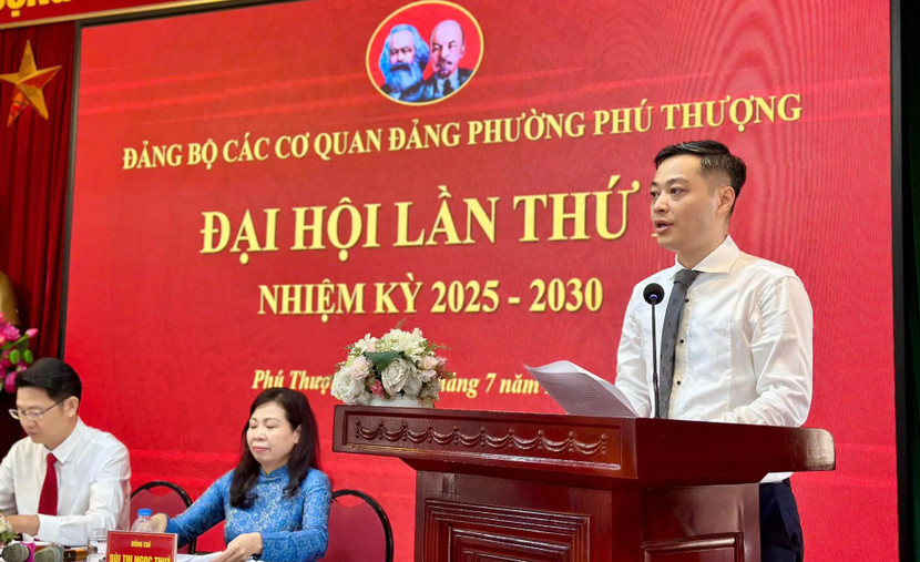 Bí thư Đảng uỷ, Chủ tịch HĐND phường Phú Thượng Nguyễn Quốc Hà phát biểu chỉ đạo tại Đại hội