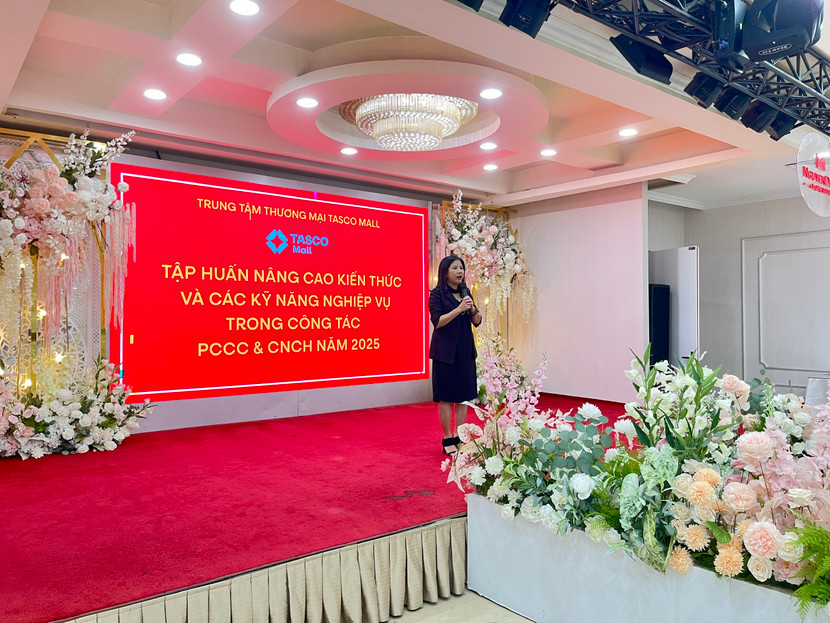 Đại diện lãnh đạo Trung tâm thương mại Tasco Mall phát biểu khai mạc Hội nghị