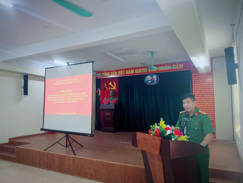 Trung tá Hoàng Đức Mạnh - Phó Đội trưởng Đội Chữa cháy và CNCH khu vực số 19 phát biểu quán triệt tại hội nghị