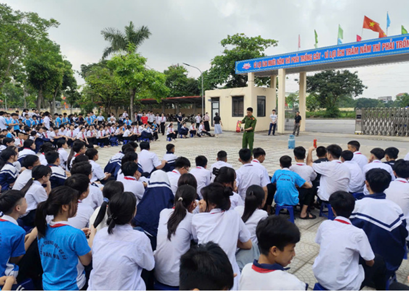 Báo cáo viên phổ biến các kiến thức về công tác PCCC và CNCH Báo cáo viên phổ biến các kiến thức về công tác PCCC và CNCH