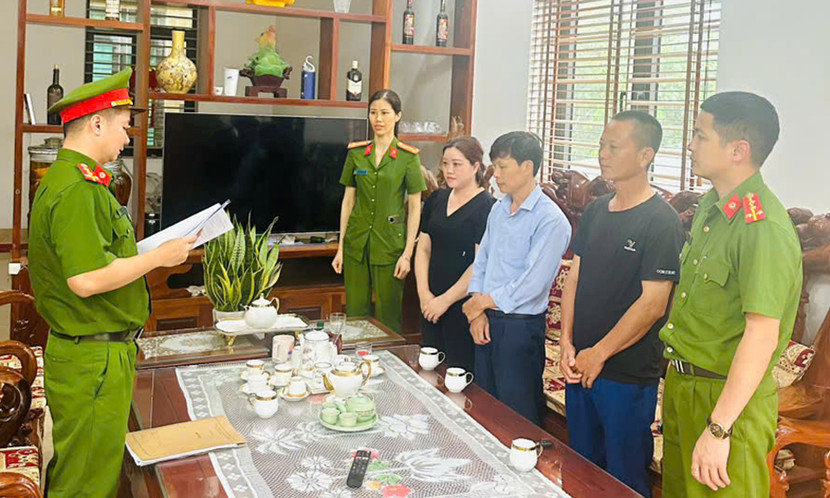 Cơ quan Cảnh sát điều tra thi hành lệnh cấm đi khỏi nơi trú và Quyết định tạm hoãn xuất cảnh đối với Lương Thị Hằng Cơ quan Cảnh sát điều tra thi hành lệnh cấm đi khỏi nơi trú và Quyết định tạm hoãn xuất cảnh đối với Lương Thị Hằng