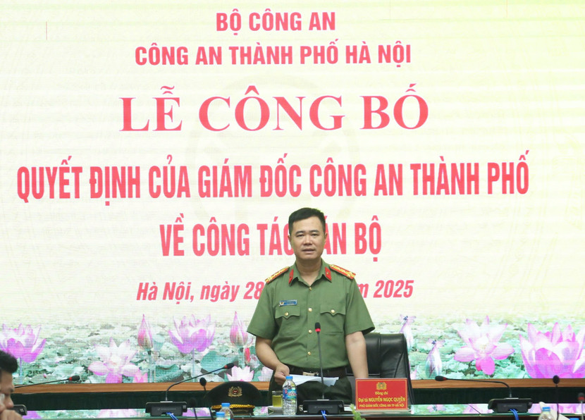 Đại tá Nguyễn Ngọc Quyền, Phó Giám đốc CATP phát biểu tại buổi lễ Đại tá Nguyễn Ngọc Quyền, Phó Giám đốc CATP phát biểu tại buổi lễ