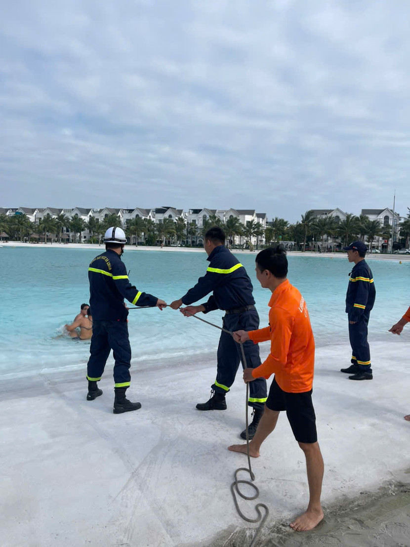 Diễn tập tình huống giả định cứu nạn người bị đuối nước Diễn tập tình huống giả định cứu nạn người bị đuối nước