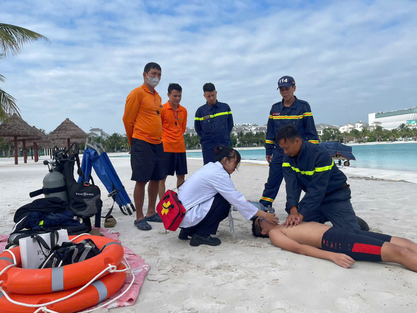 Tổ địa bàn PCCC&CNCH Gia Lâm phổ biến kỹ năng sơ cứu tại chỗ Tổ địa bàn PCCC&CNCH Gia Lâm phổ biến kỹ năng sơ cứu tại chỗ