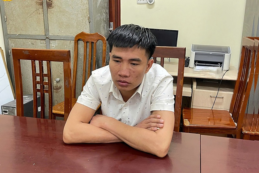 Trần Văn Khiêm tại cơ quan công an