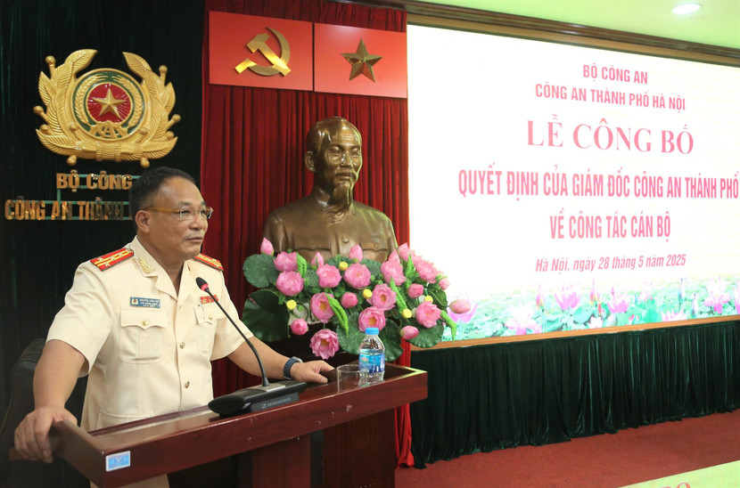 Đại tá Nguyễn Tiến Tần phát biểu tại buổi lễ Đại tá Nguyễn Tiến Tần phát biểu tại buổi lễ
