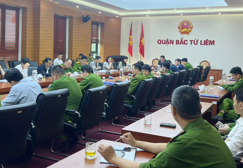 Ông Lưu Ngọc Hà - Chủ tịch UBND quận Bắc Từ Liêm chủ trì hội nghị