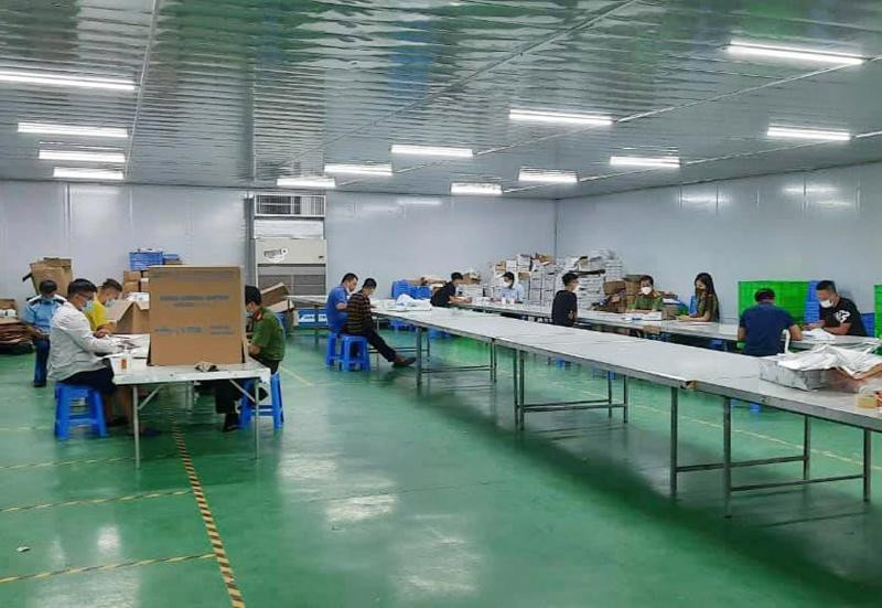 Cơ sở sản xuất khẩu trang giả nhãn hiệu khẩu trang chuyên dụng cho y tế