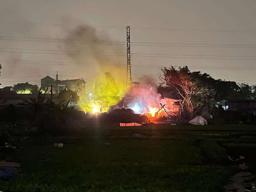 Cảnh sát PCCC&CNCH xử lý nhanh đám cháy lan Cảnh sát PCCC&CNCH xử lý nhanh đám cháy lan