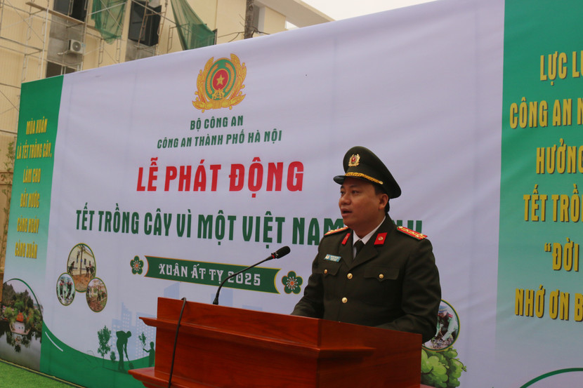 Đại tá Nguyễn Tiến Đạt phát biểu chỉ đạo tại lễ phát động... Đại tá Nguyễn Tiến Đạt phát biểu chỉ đạo tại lễ phát động...