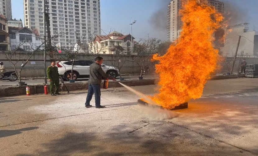 CAQ Tây Hồ tuyên truyền an toàn PCCC cho Ban quản lý chợ trên địa bàn CAQ Tây Hồ tuyên truyền an toàn PCCC cho Ban quản lý chợ trên địa bàn