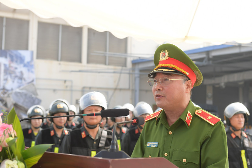 Thiếu tướng Nguyễn Đình Hoàn, Phó Cục trưởng Cục Cảnh sát PCCC và CNCH phát biểu tại buổi diễn tập