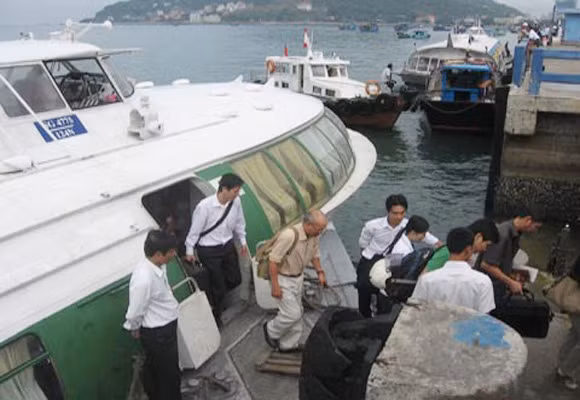 Đình chỉ tàu cánh ngầm xảy ra sự cố, làm cả trăm hành khách hoảng loạn ảnh 1