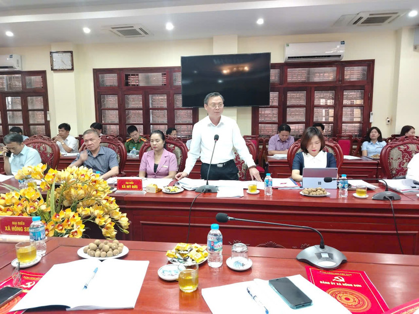 Đồng chí Đặng Văn Cảnh - Bí thư Đảng uỷ xã Mỹ Đức báo cáo tại buổi làm việc